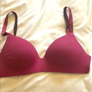 Lightly lined wireless VS T-shirt bra. 32DD